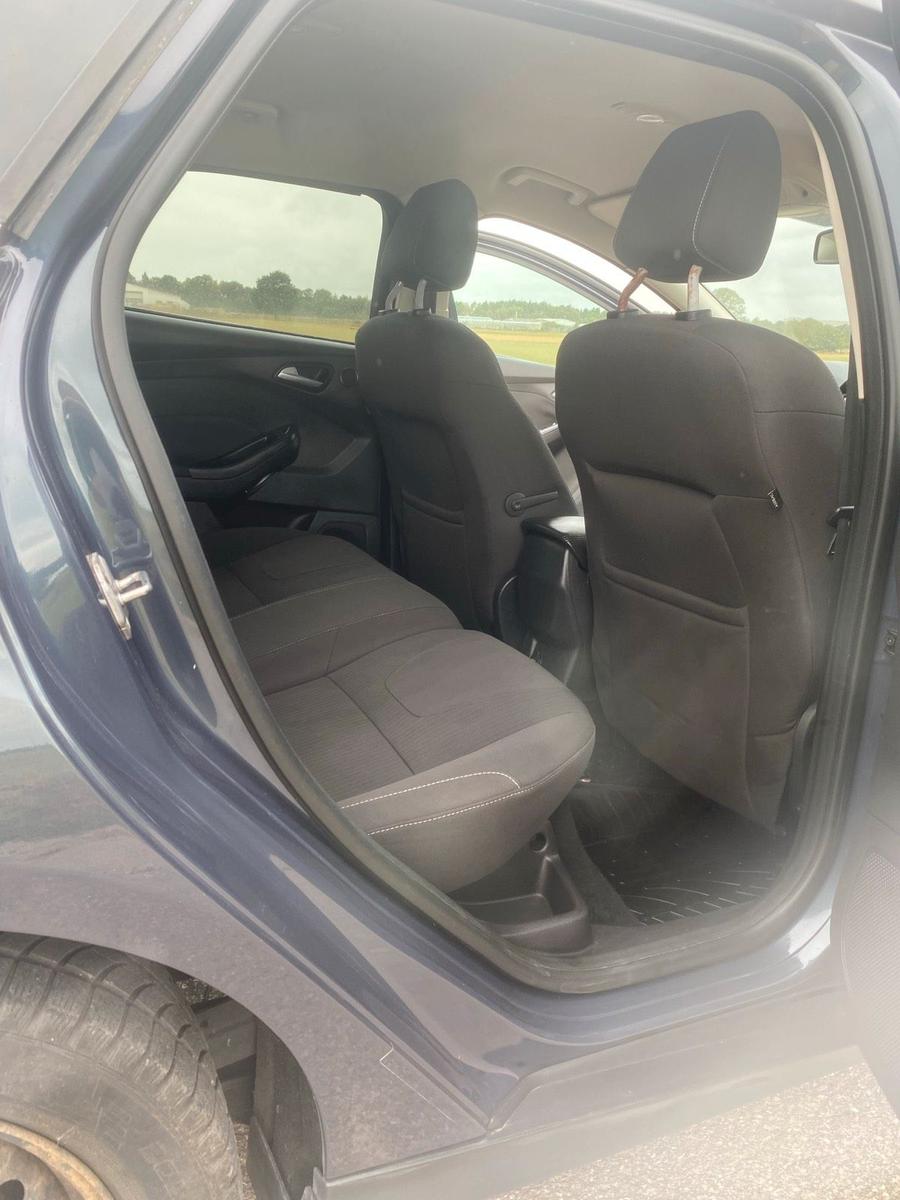 Ford Focus 2011 — photo 14