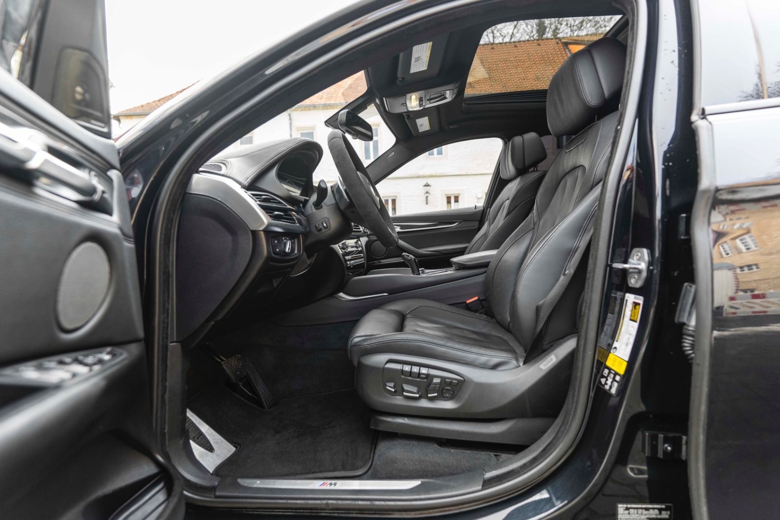 Fahrzeugabbildung BMW X6 xDrive35i M-Sport H&K KAM NAV M+S