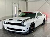 Dodge Challenger 6,2 V8-HELLCAT-H&R-LEDER-NAVI-EXTREM - Dodge Challenger: Hellcat