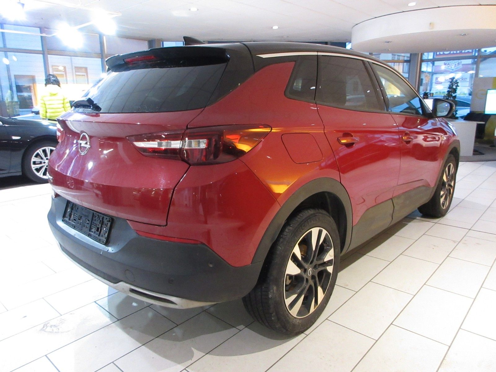 Fahrzeugabbildung Opel Grandland X 1.2T ULTIMATE LED/NAVI/SHZ/LHZ/CAM