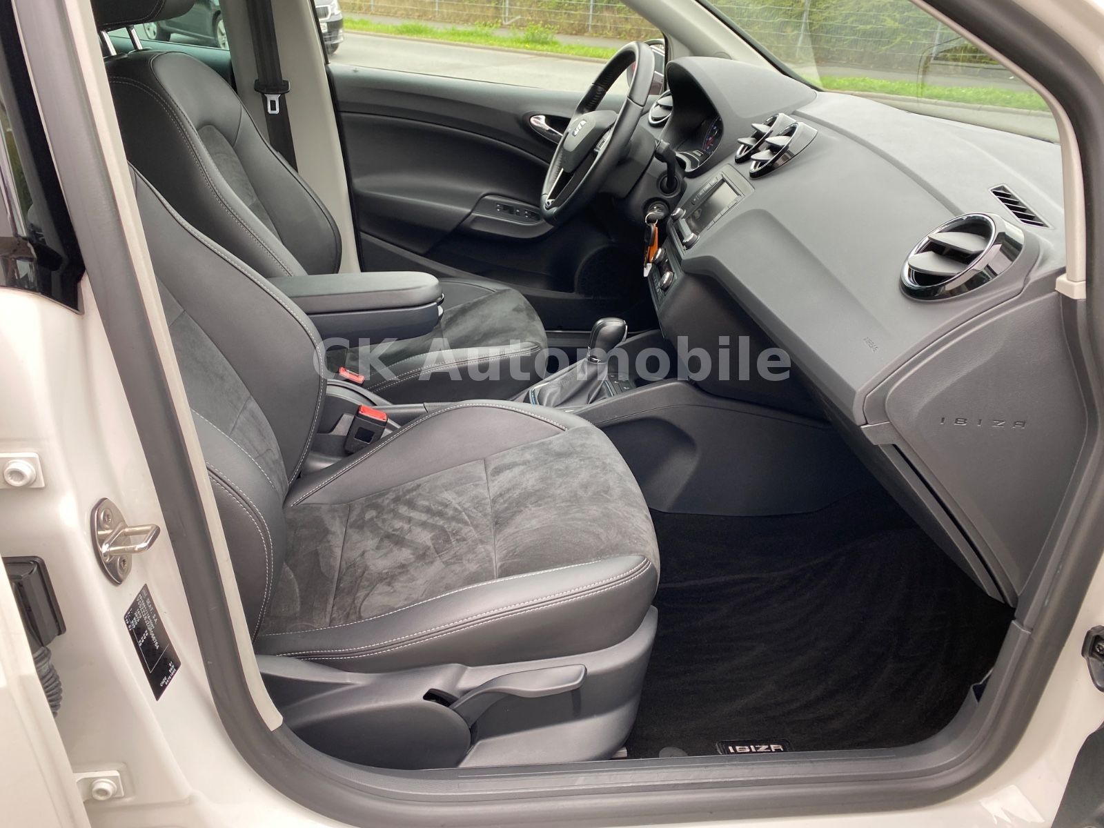 Fahrzeugabbildung SEAT Ibiza ST 1.0 TSI Style DSG/Navi/Bi-Xenon/PDC