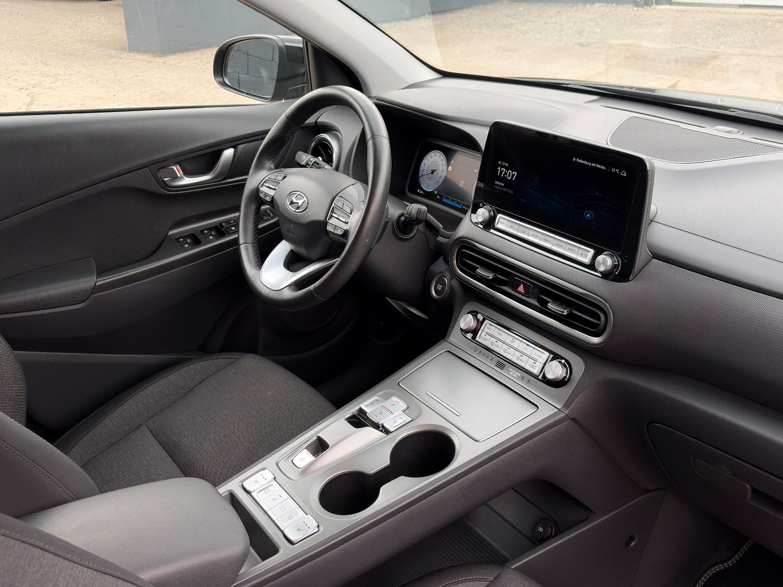 Fahrzeugabbildung Hyundai KONA E Advantage 11kw OBC LED ACC CAM SHZ NAVI