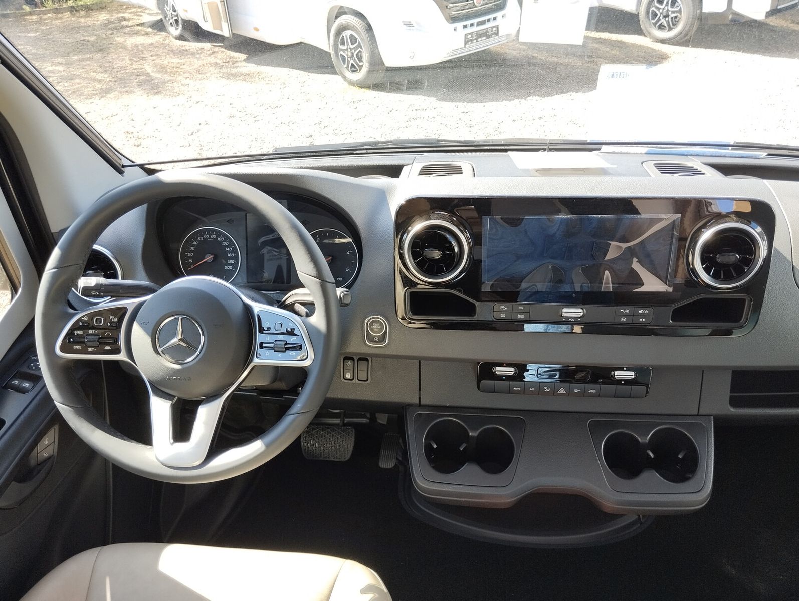 Fahrzeugabbildung Eura Mobil Profila T PT726EF Mondial-Pakete, Zusatzbett