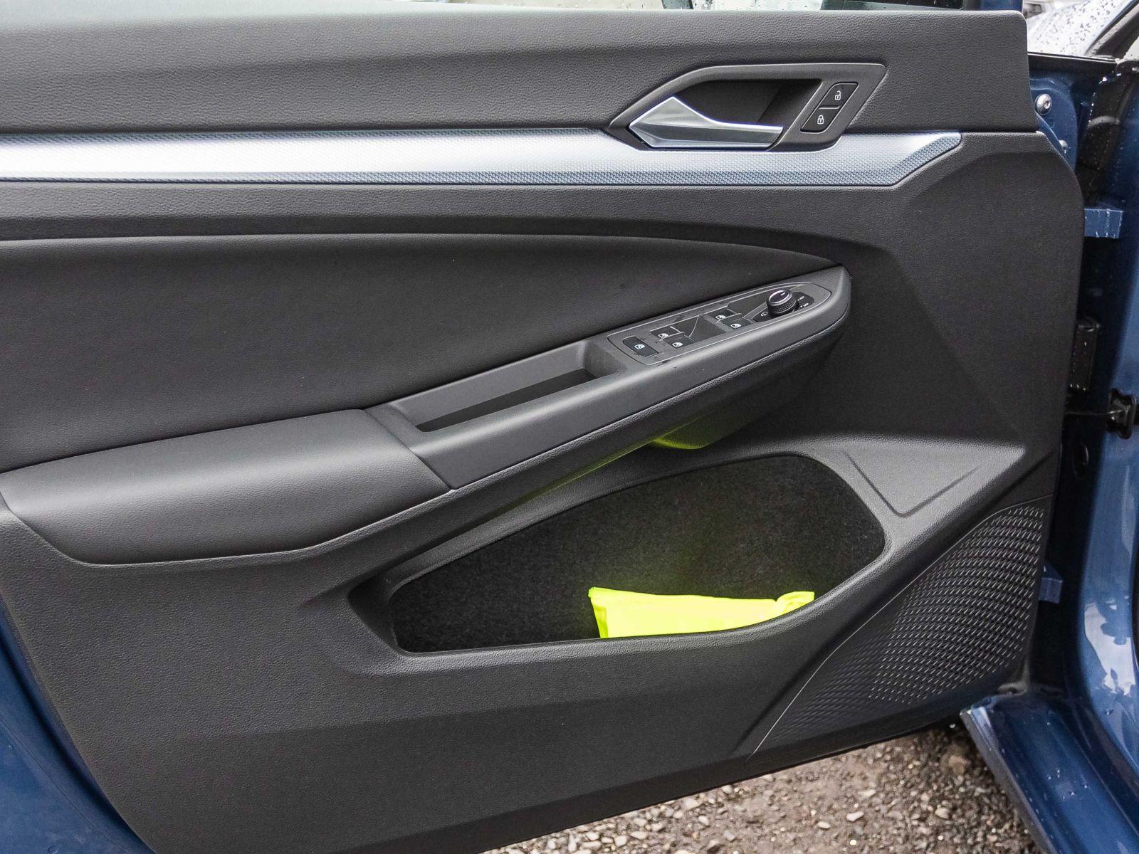Volkswagen Golf VIII Life 1.5 eTSI DSG Navi LED ACC CarPlay, миниатюра 7