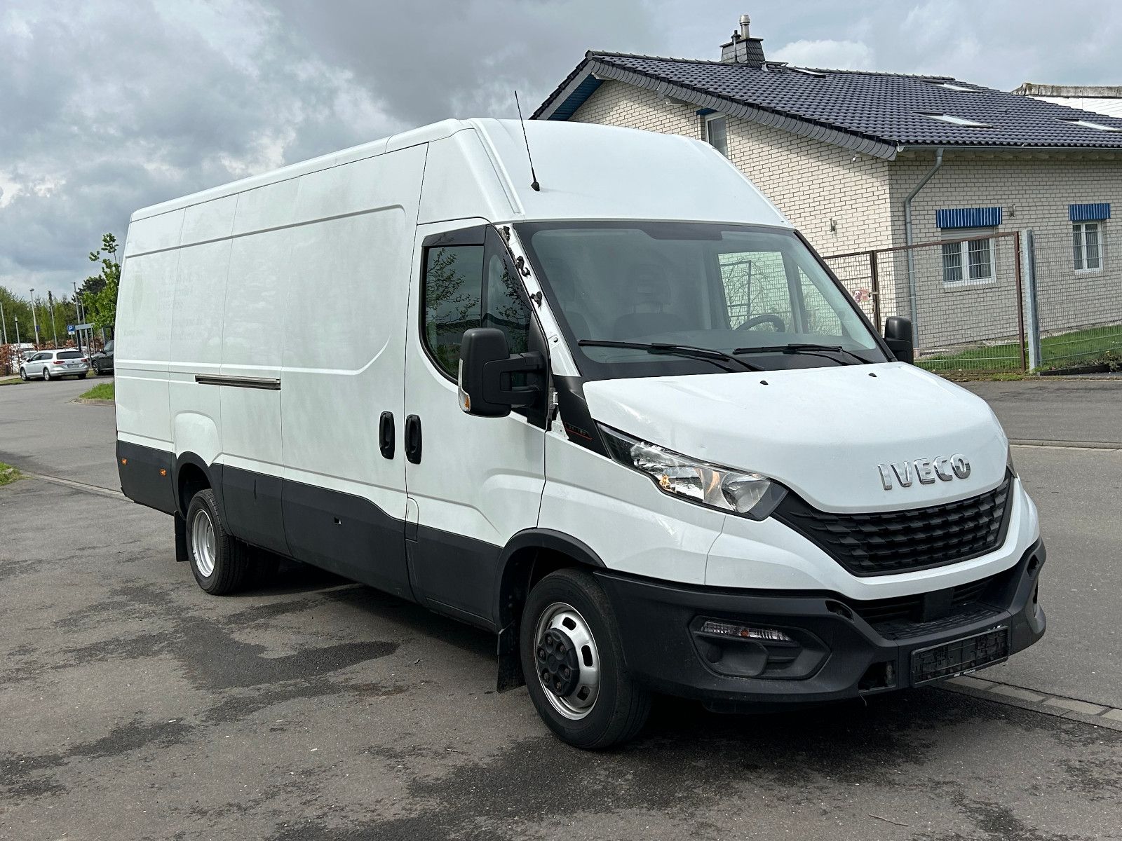 Fahrzeugabbildung Iveco Daily Kasten HKa 35 C ... V Radstand 4100