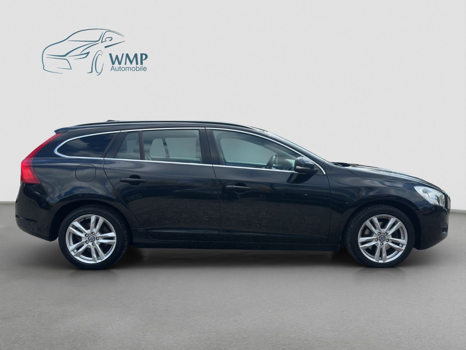 Fahrzeugabbildung Volvo V60 Kombi Momentum/Bi-Xen-./AHK/Temp./Navi/PDC