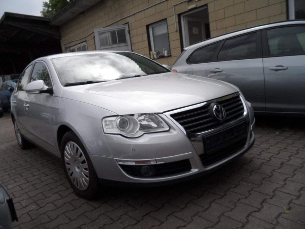 Volkswagen Passat 1.6 FSI TÜV 09/207. 1Hand.
