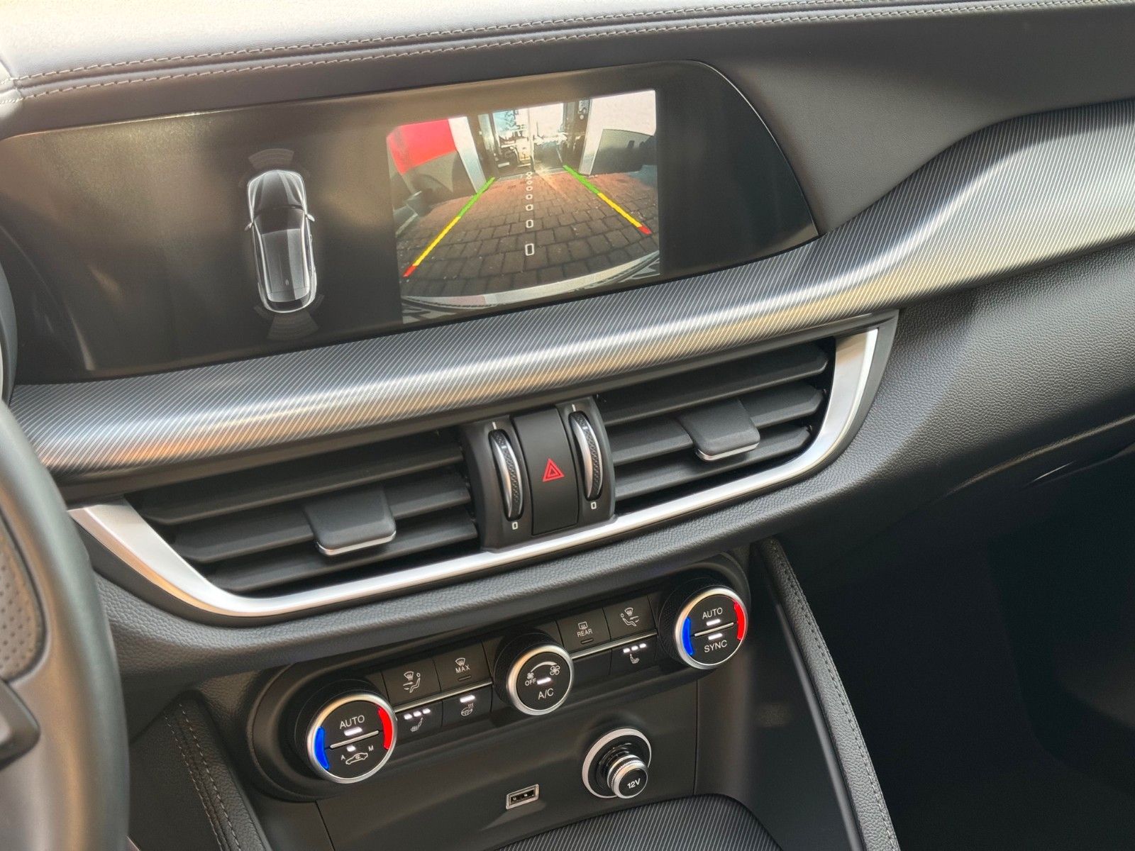 Fahrzeugabbildung Alfa Romeo Stelvio VELOCE Panorama Memory Navi AHK