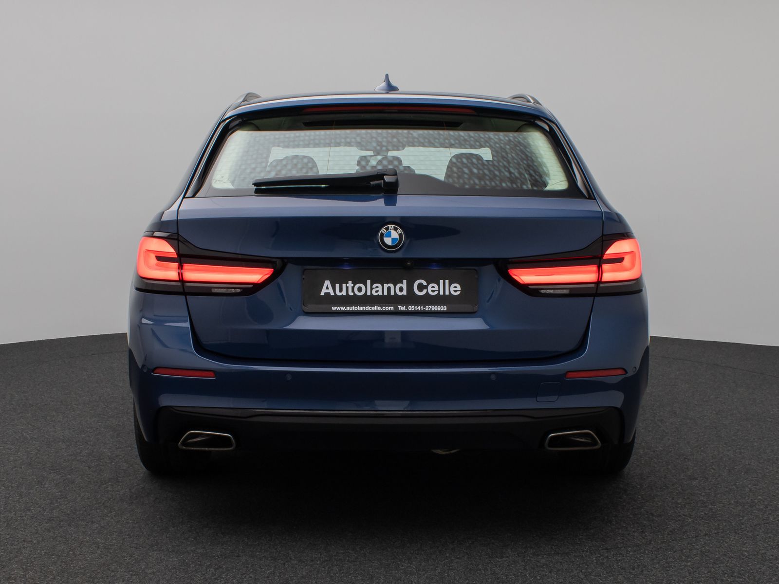 Fahrzeugabbildung BMW 530d Panorama Kamera HUD DAB Alarm AHK Sport