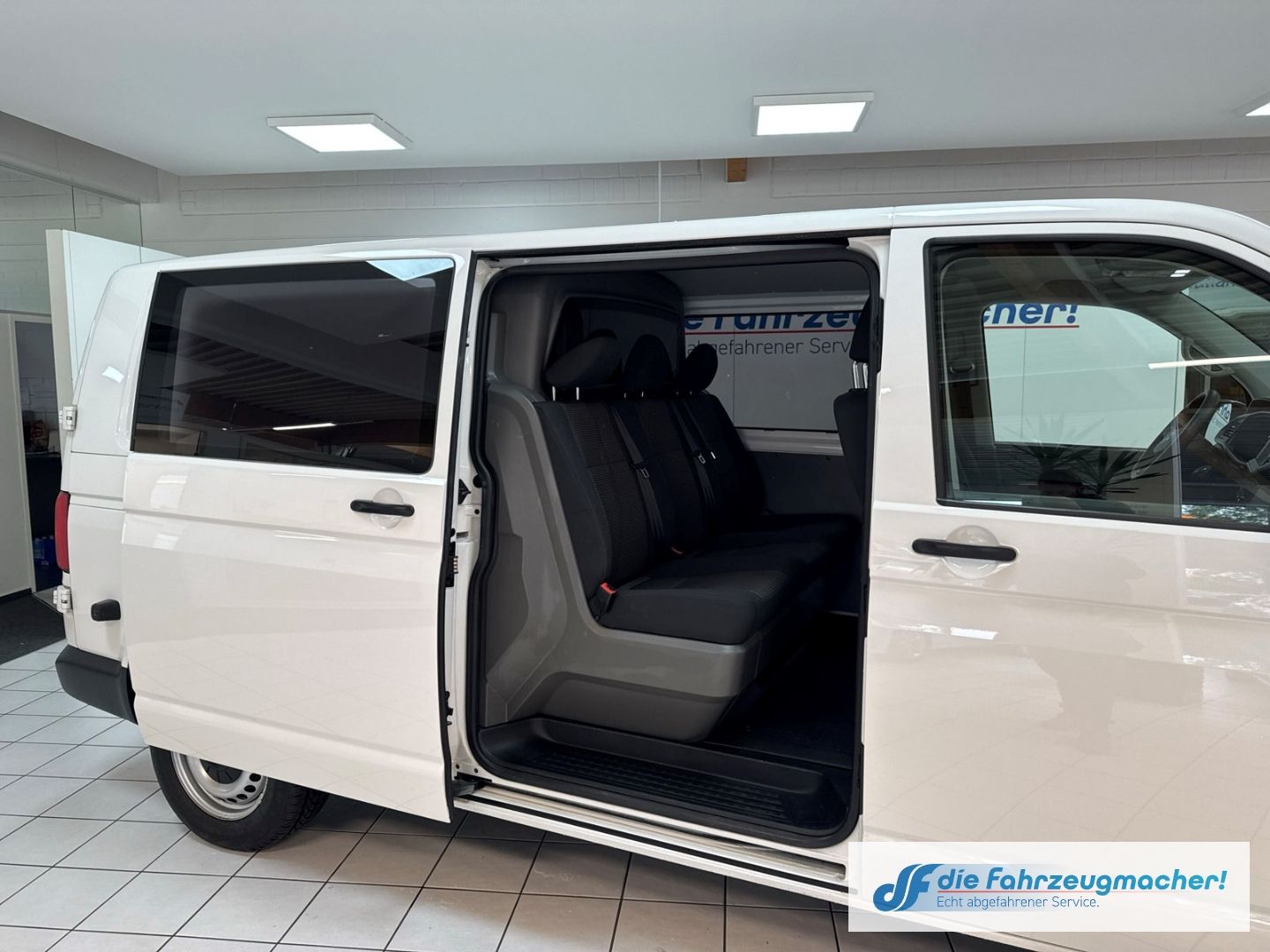 Fahrzeugabbildung Volkswagen T6.1 Transporter MIXTO Trendline lang 4Motion 2.