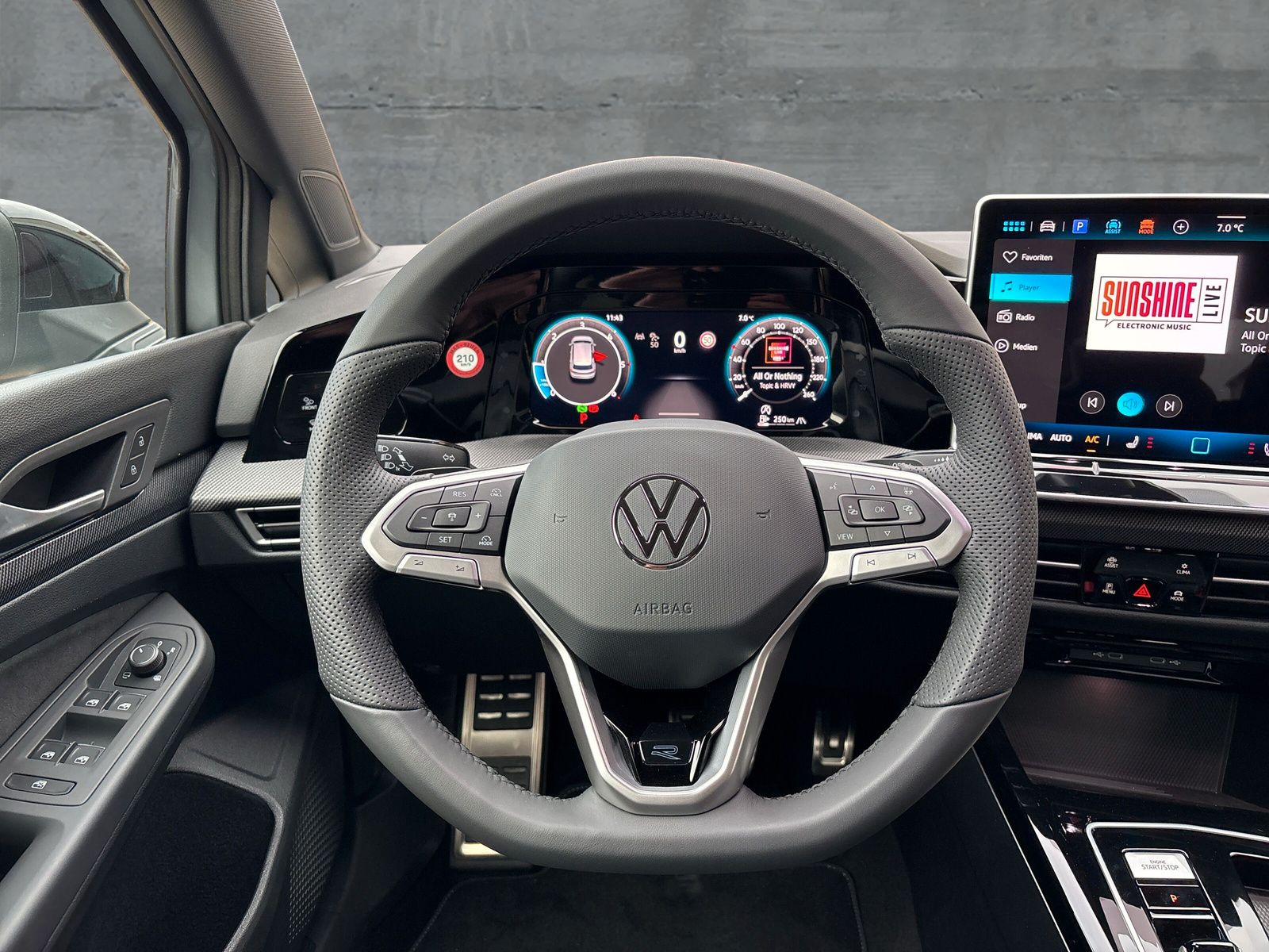 Fahrzeugabbildung Volkswagen Golf  2.0 TDI R-Line DSG AppConnect Standheizung