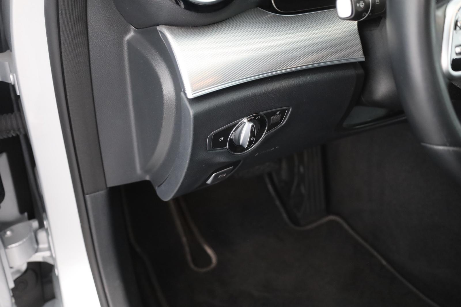 Mercedes-Benz E200 Avantgarde LED Kamera Navi Sitzheizung
