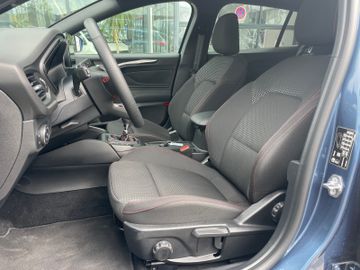 Fahrzeugabbildung Ford Focus ST-Line LED, Verkehrszeichenerk, Navi, SHZ