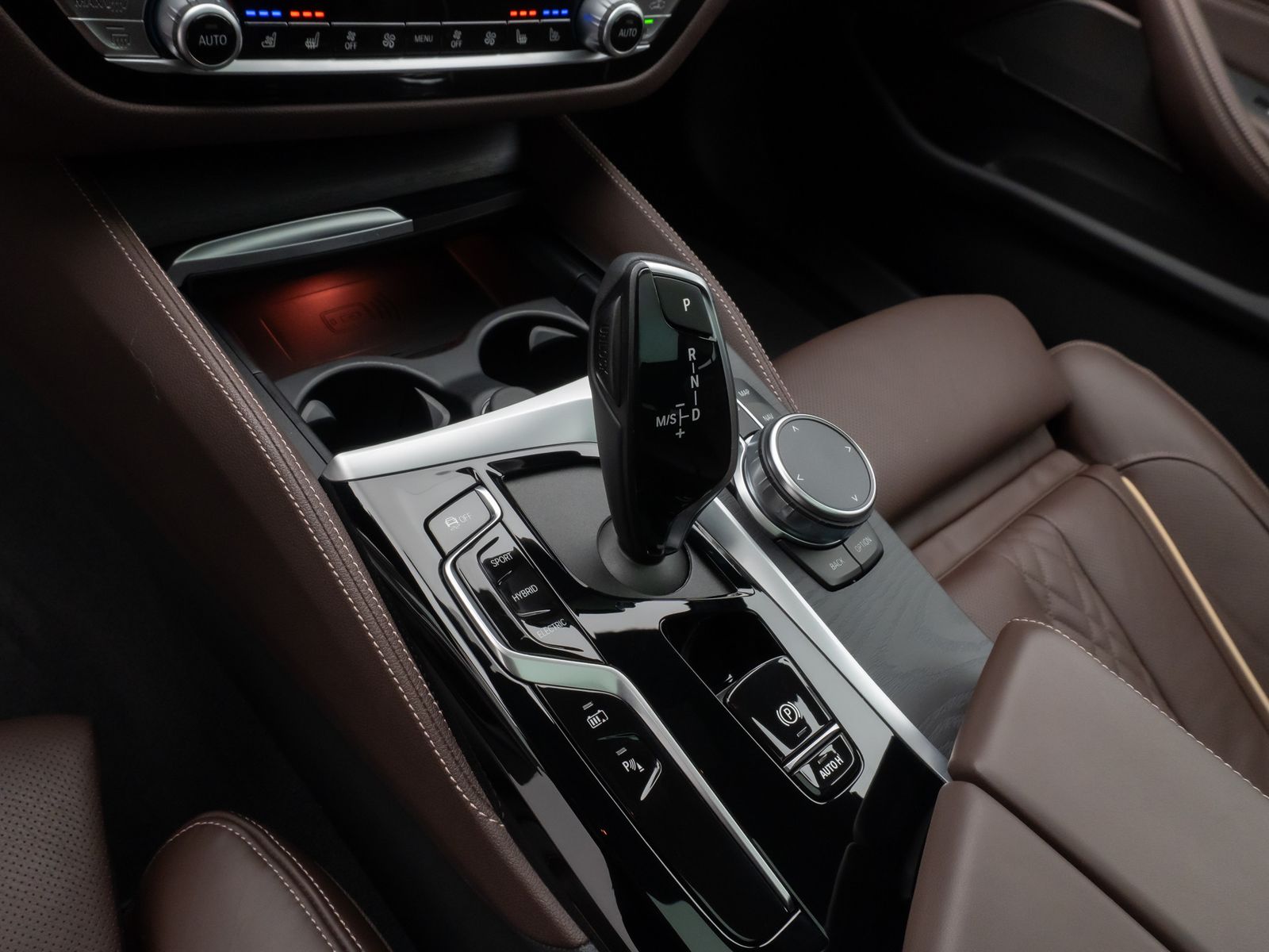 Fahrzeugabbildung BMW 530e M Sport Panorama Kamera HUD DAB H/K AHK 19"