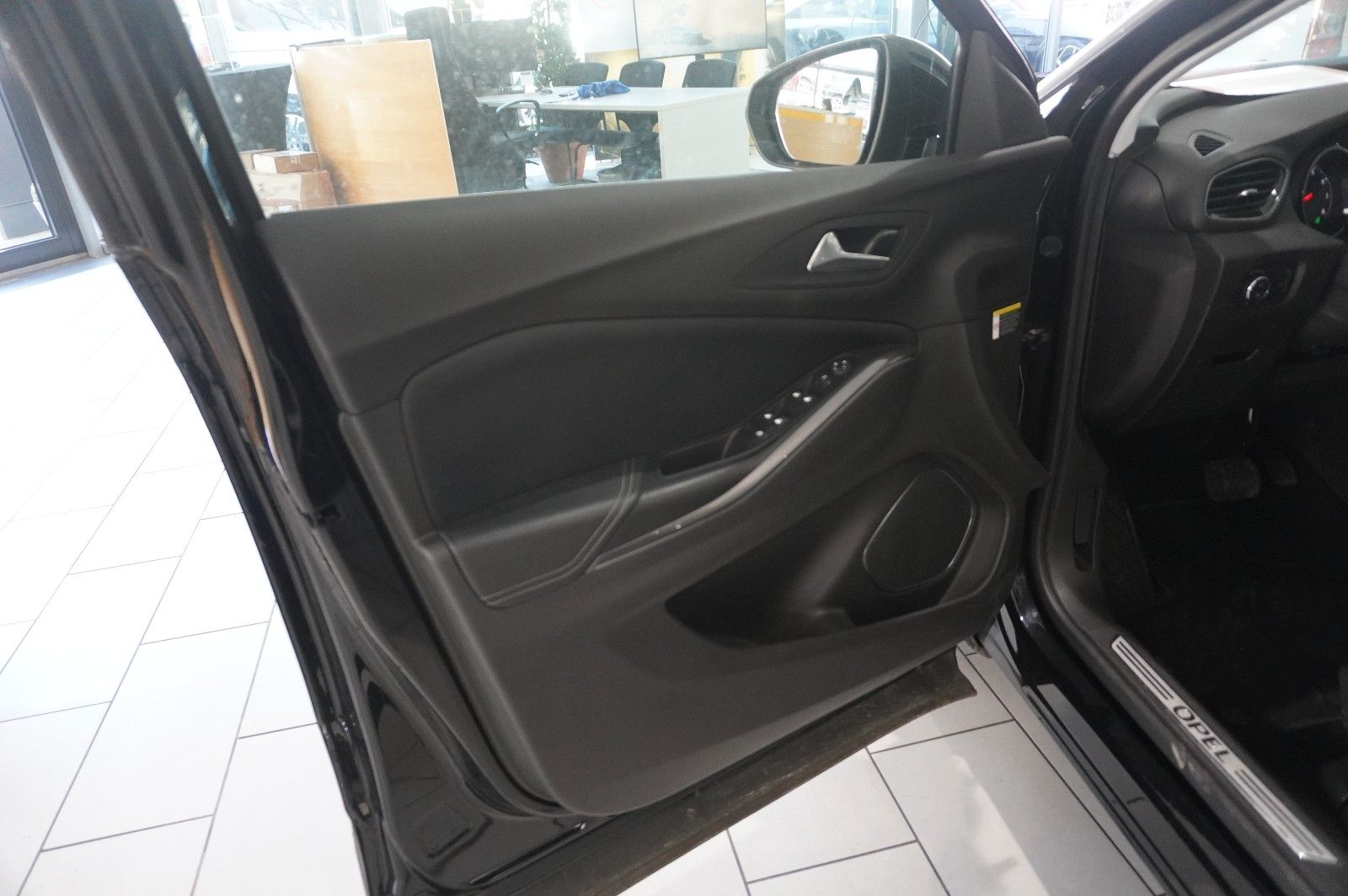 Fahrzeugabbildung Opel Grandland (X) 1.5D ULTIMATE NAVI/LED/360°/SH/AHK