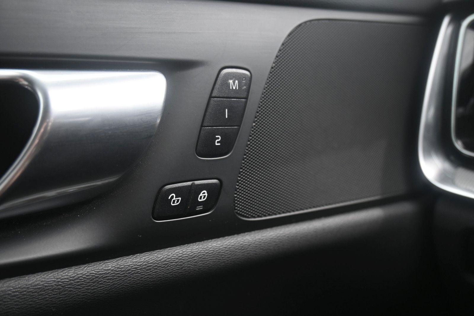 Fahrzeugabbildung Volvo V60Cross Country B4D AWD Plus*FSHZG*ACC*BLIS*AHK
