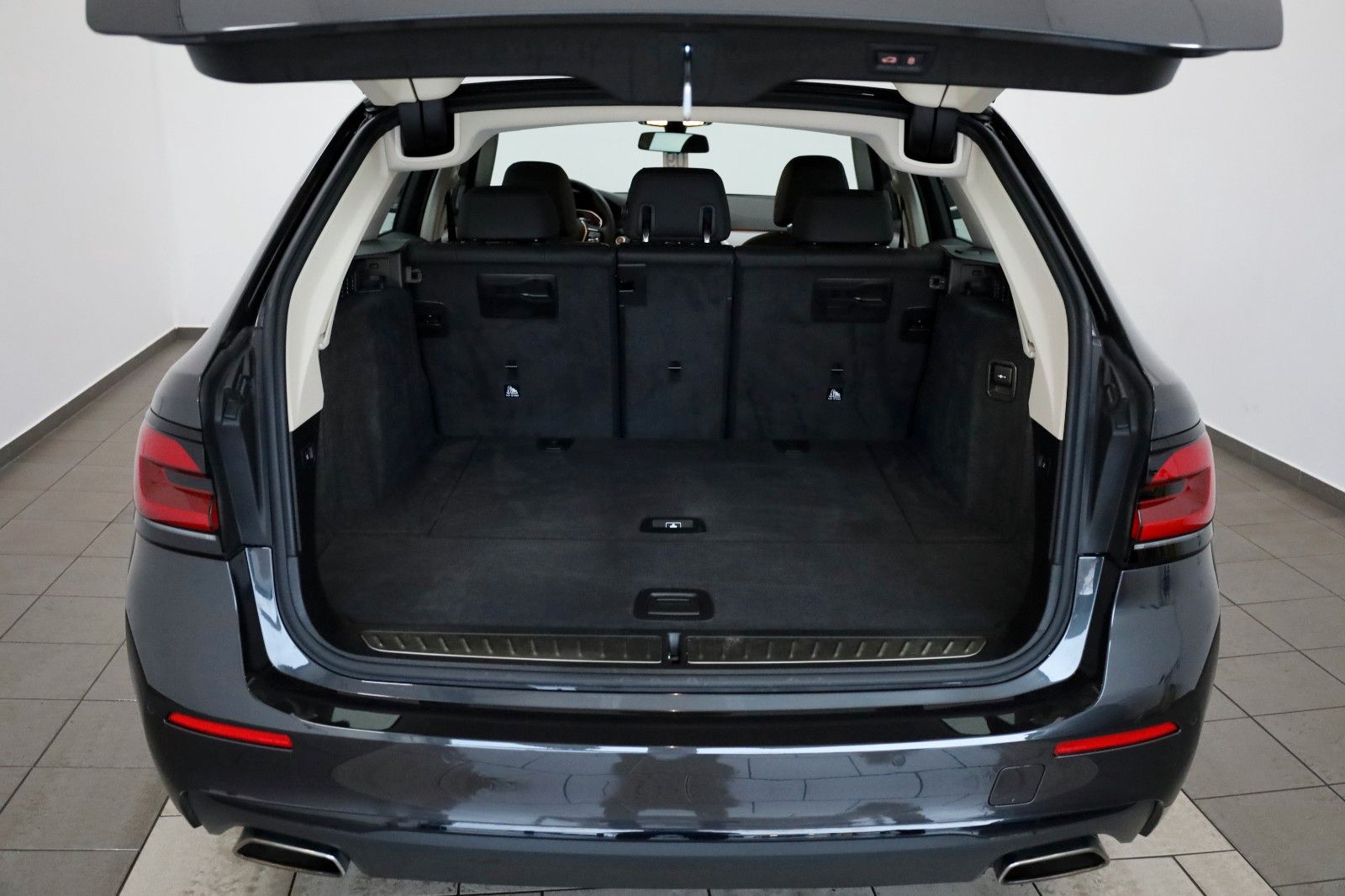 Fahrzeugabbildung BMW 530dA xDrive Touring Leder,Navi,Laser,HeadUp,SH