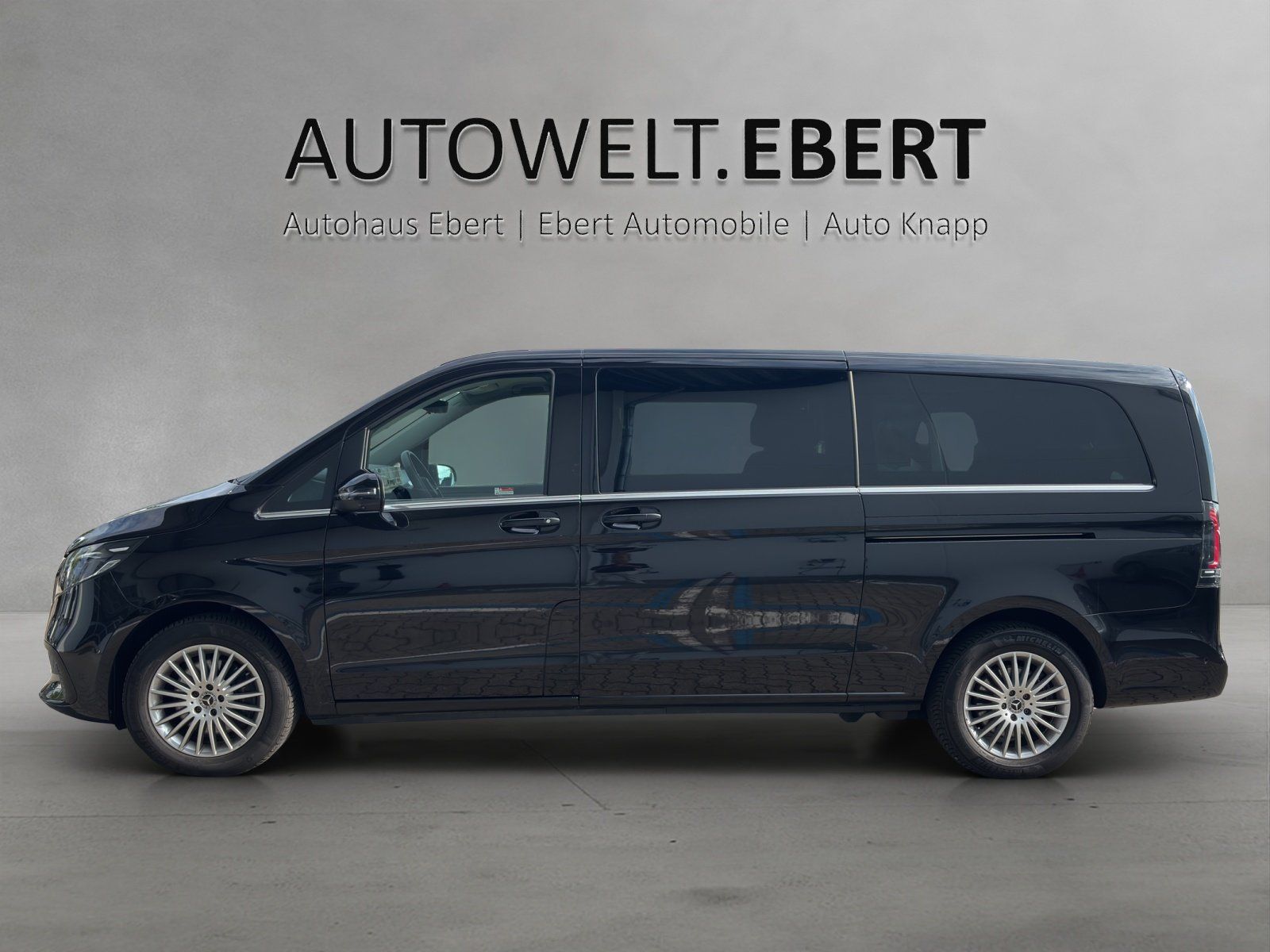 Fahrzeugabbildung Mercedes-Benz V300d 4M XL Avantg DISTRO 8-Sitz AHK Standh MLED