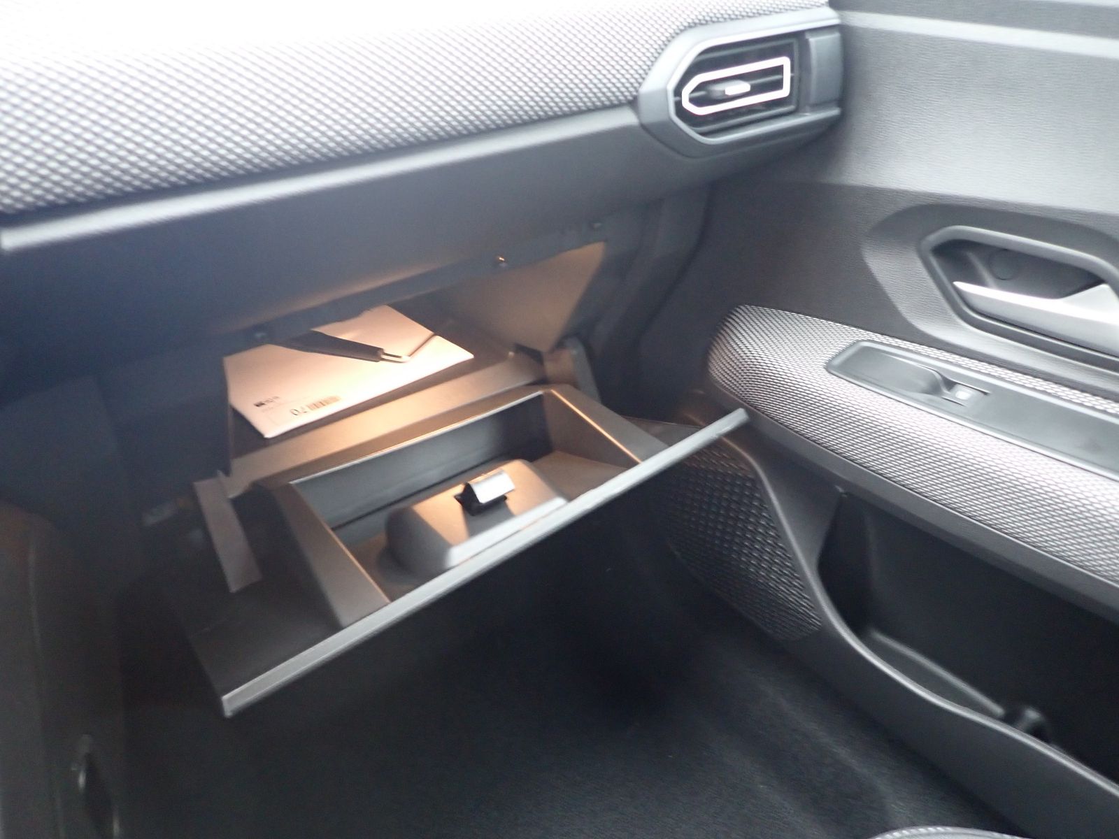Fahrzeugabbildung Dacia Jogger Expression TCe 110 7-Sitzer