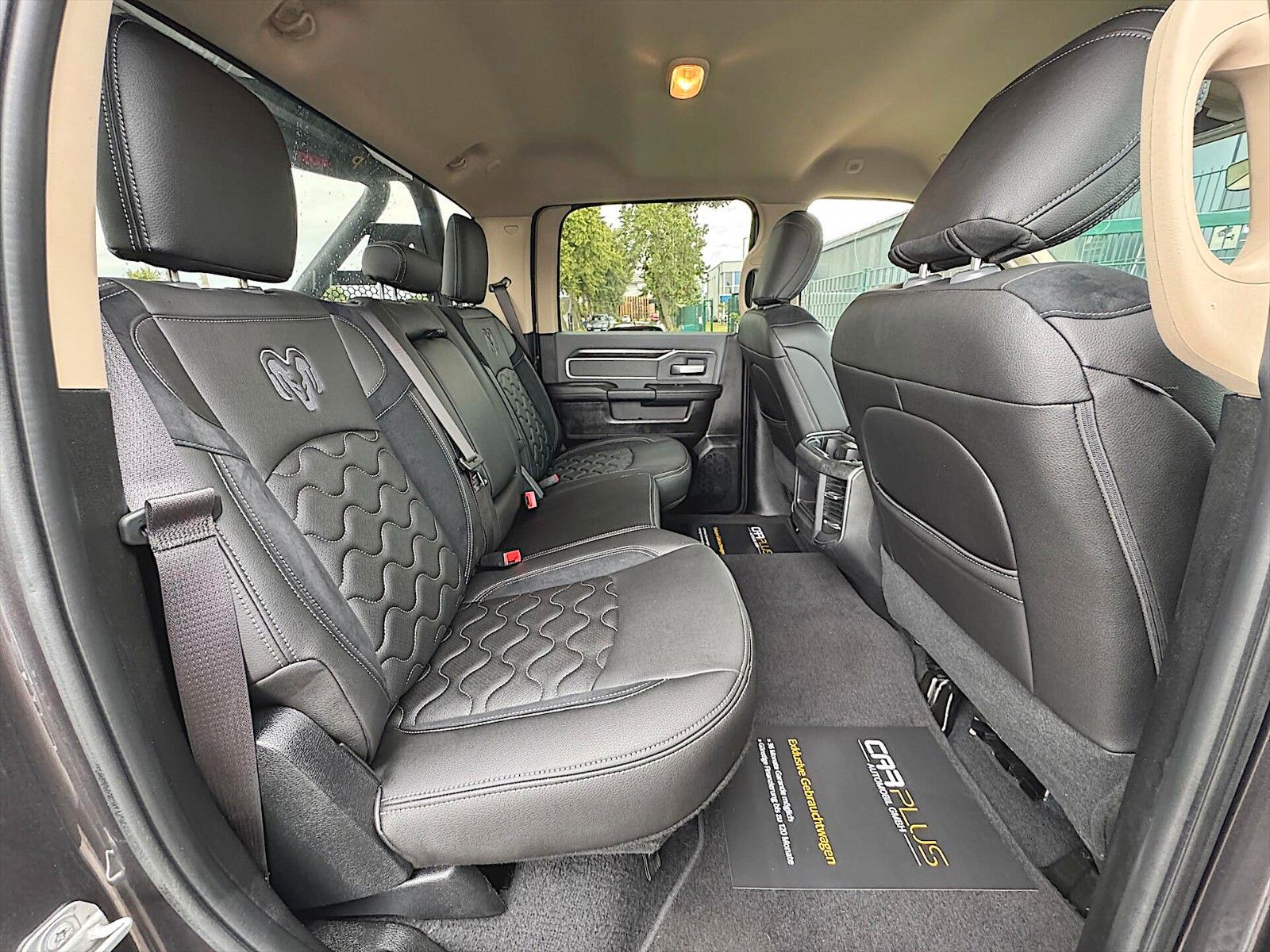 Fahrzeugabbildung Dodge RAM 2500 6.4 HEAVY DUTY OFFROAD CrewCab 4x4 LED