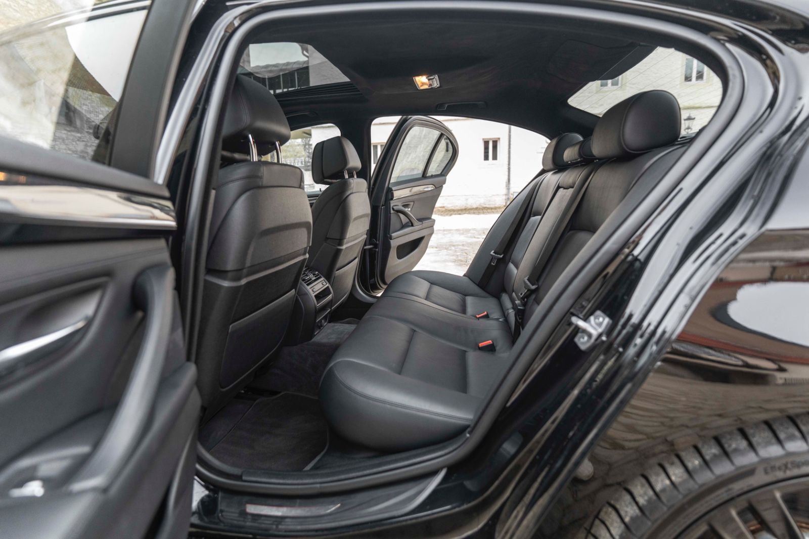 Fahrzeugabbildung BMW 550I Xdrive M-Performance HUD LED KAM NAV H&K