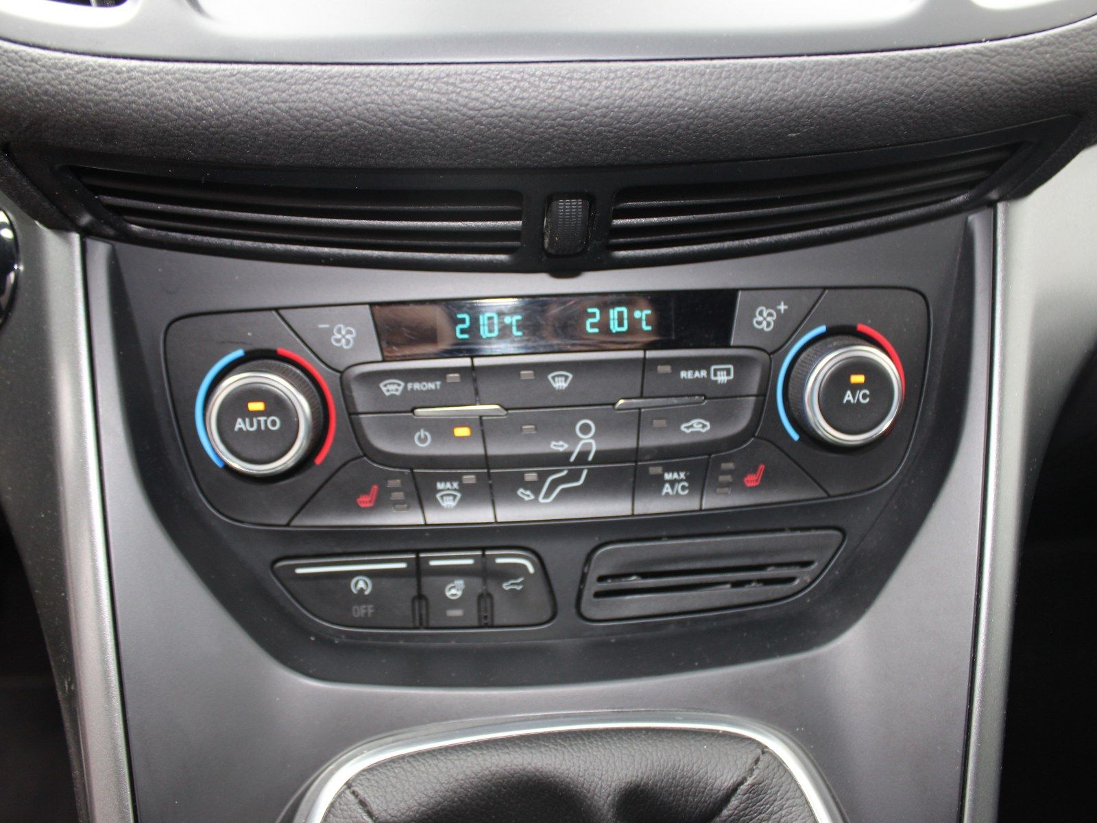Fahrzeugabbildung Ford Kuga Cool & Connect 1,5 EcoBoost 4x2