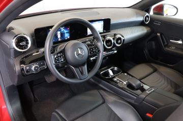 Mercedes-Benz A 180 MBUX+LANE+KAM+NAVI+PANO+ALU