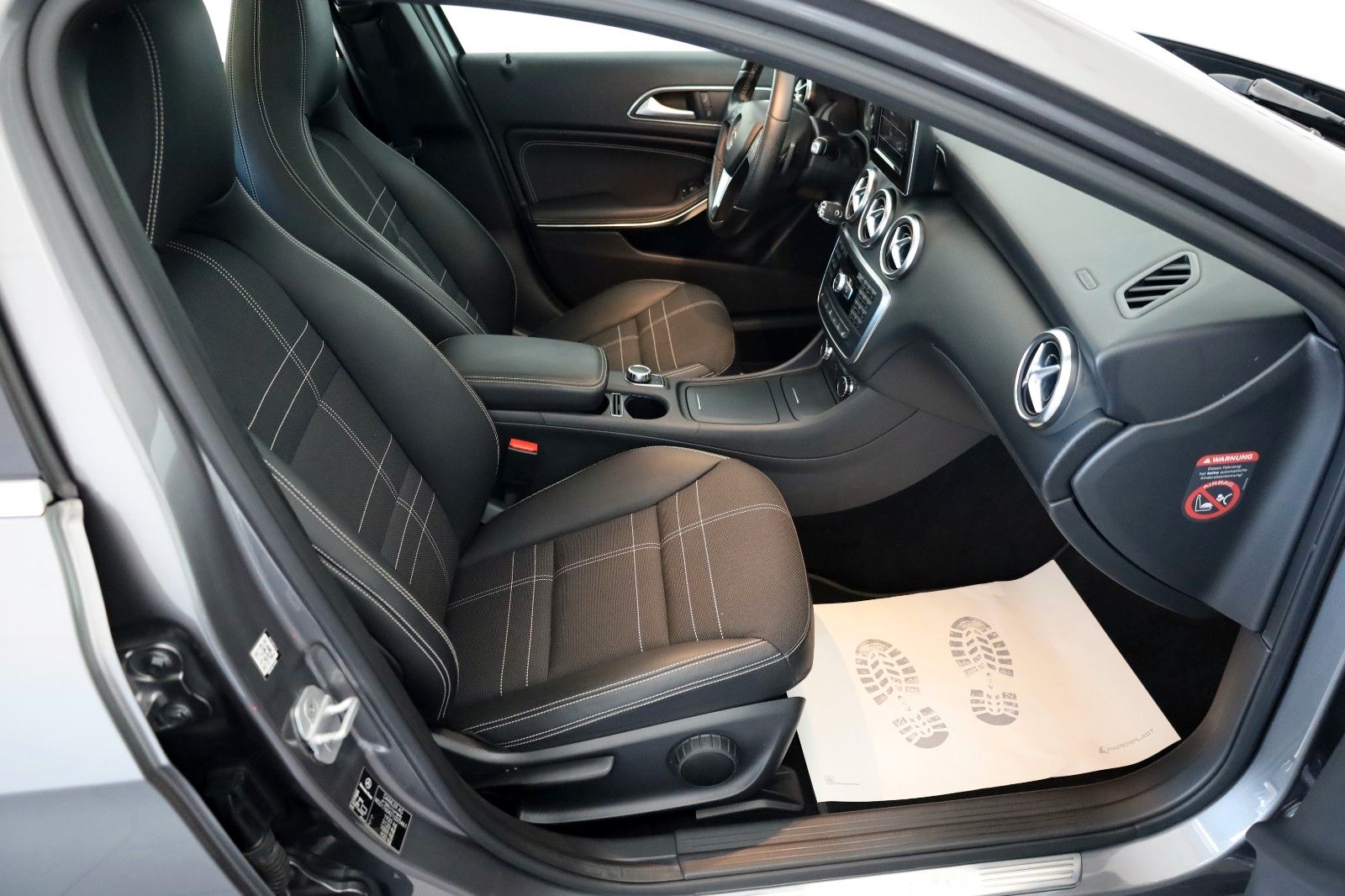 Fahrzeugabbildung Mercedes-Benz A 180 Urban T.Leder,Navi,Xenon,Panorama,SH,PDC
