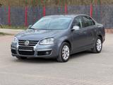 Volkswagen Jetta 2.0 TDI * NAVI *XENON *AHK - Volkswagen Jetta: TDI