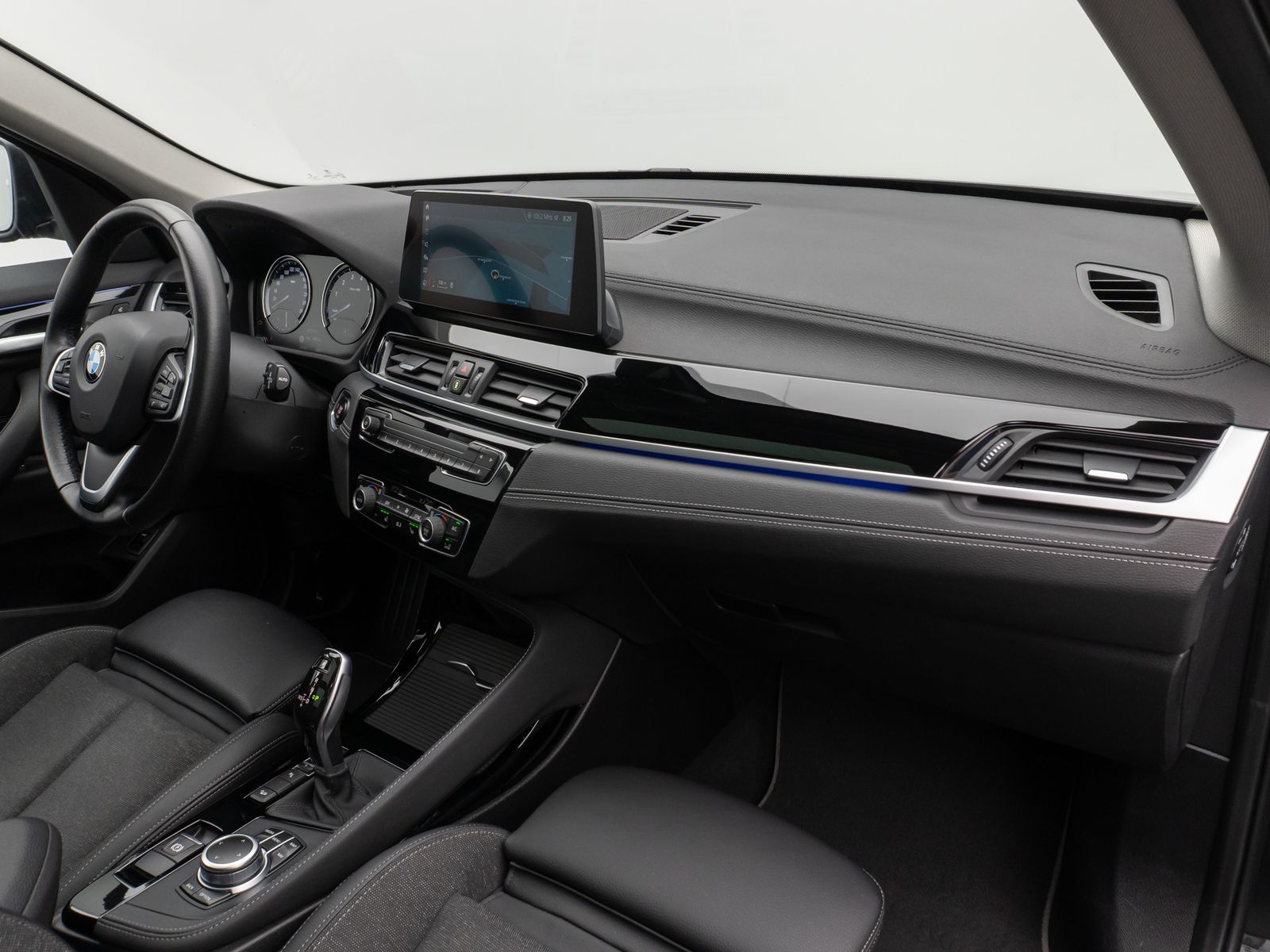 Fahrzeugabbildung BMW X1 xD20i Sport Line Panorama Kamera HUD DAB HiFi