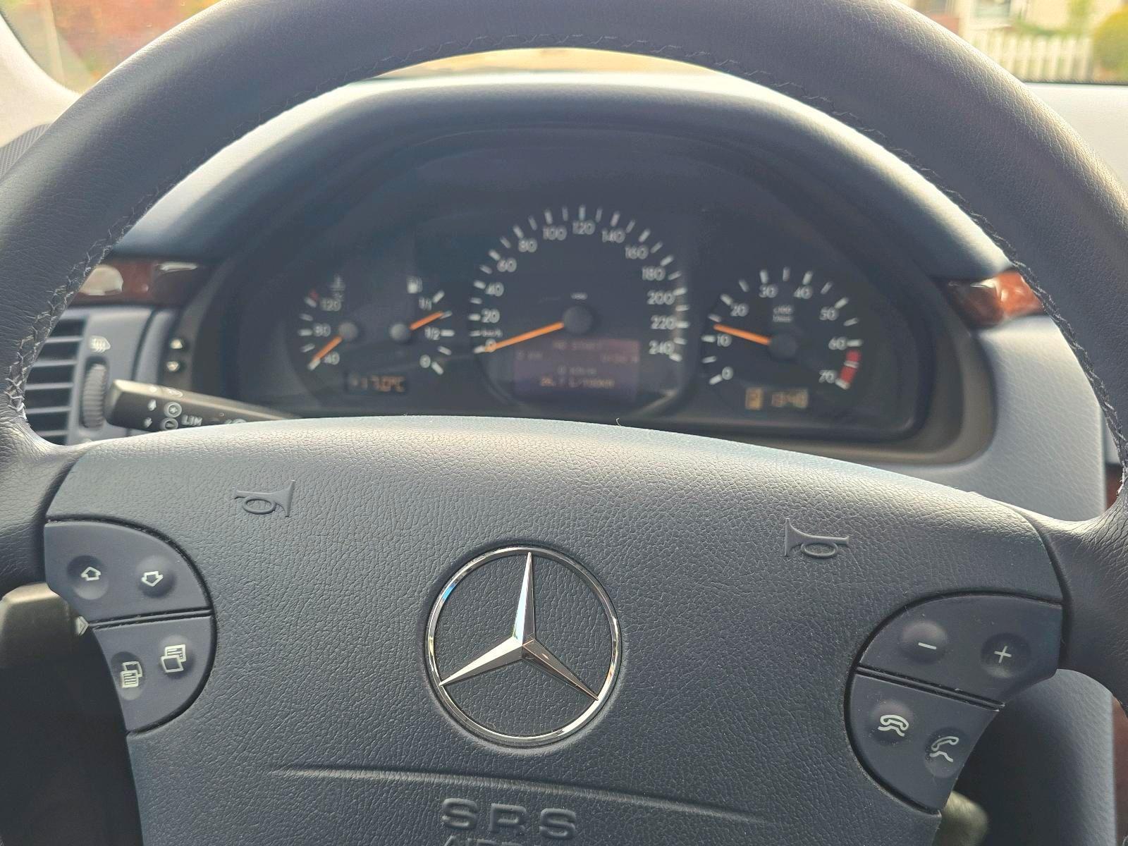 Mercedes-Benz E 200