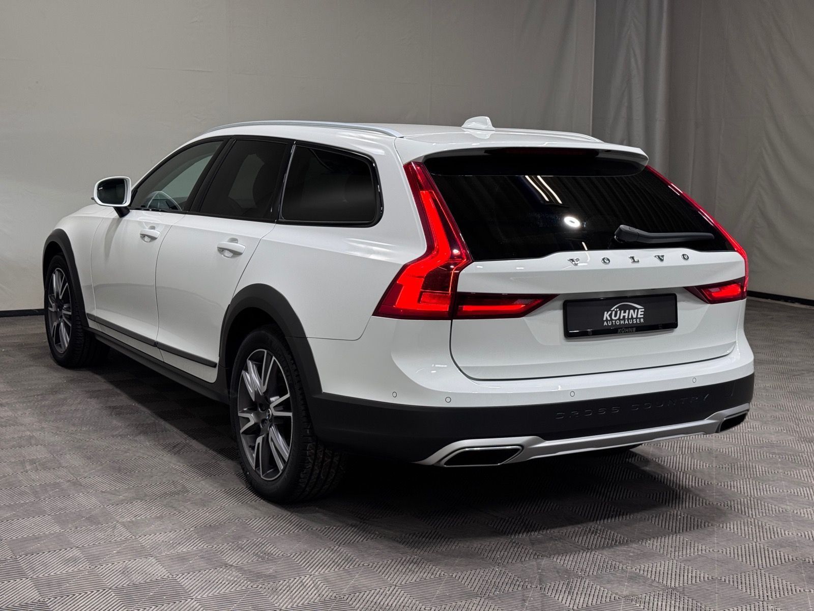 Volvo V90 Cross Country Pro D5 AWD | AHK LED NAVI 360° foto 4