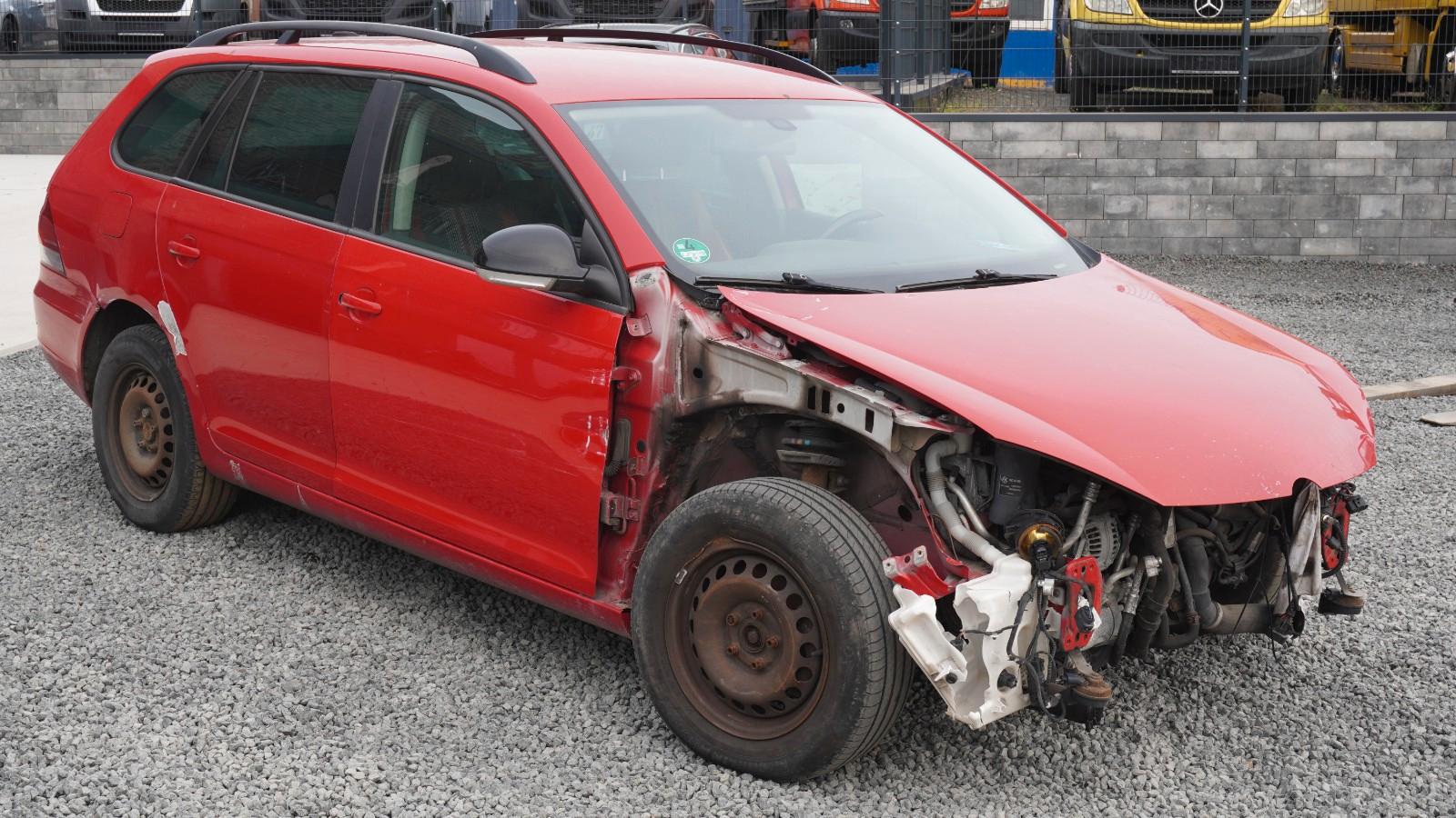 Volkswagen Golf 2012 — салон