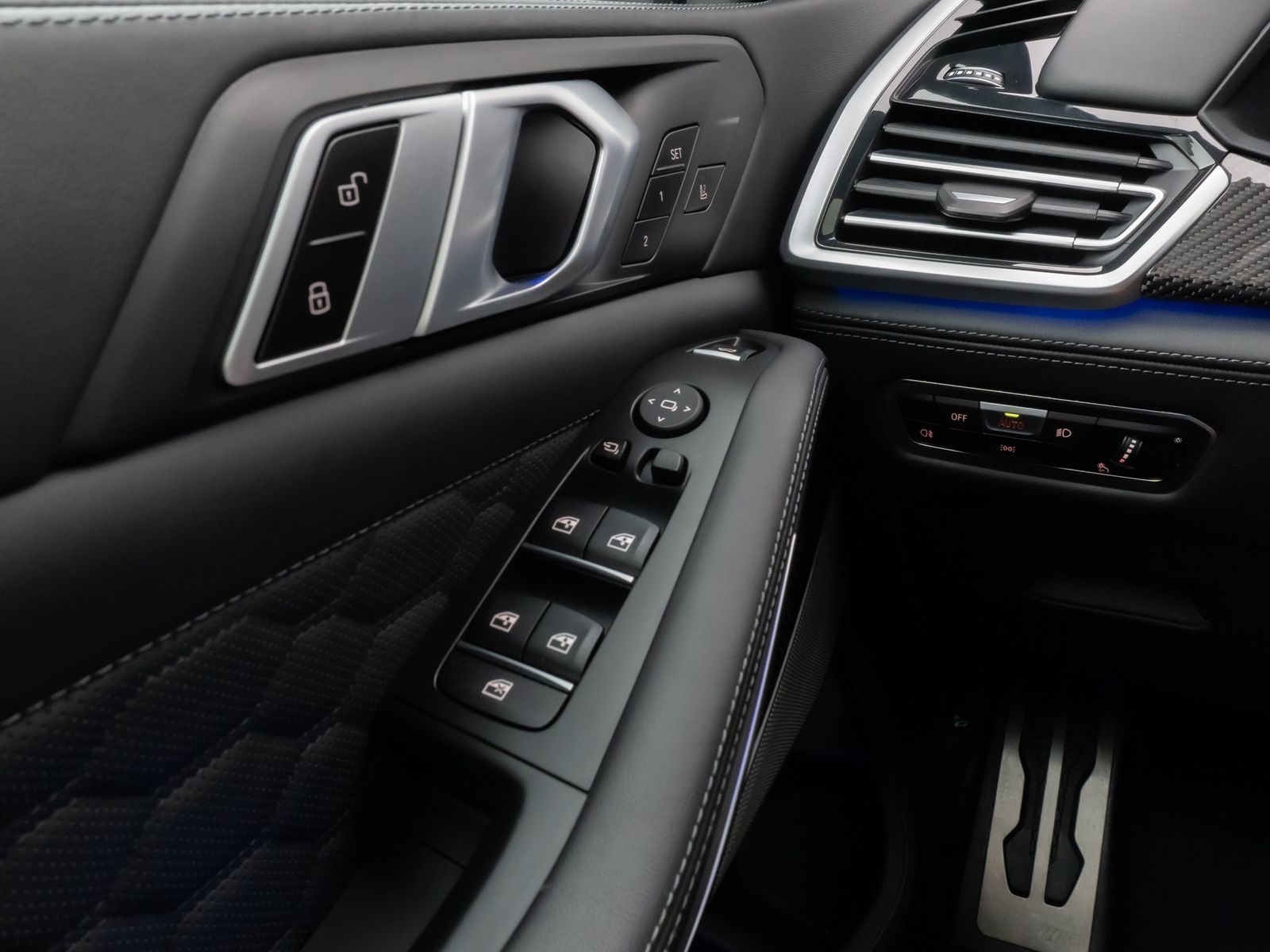 Fahrzeugabbildung BMW X5 M Competition Panorama Laser 360°DAB DisplKey