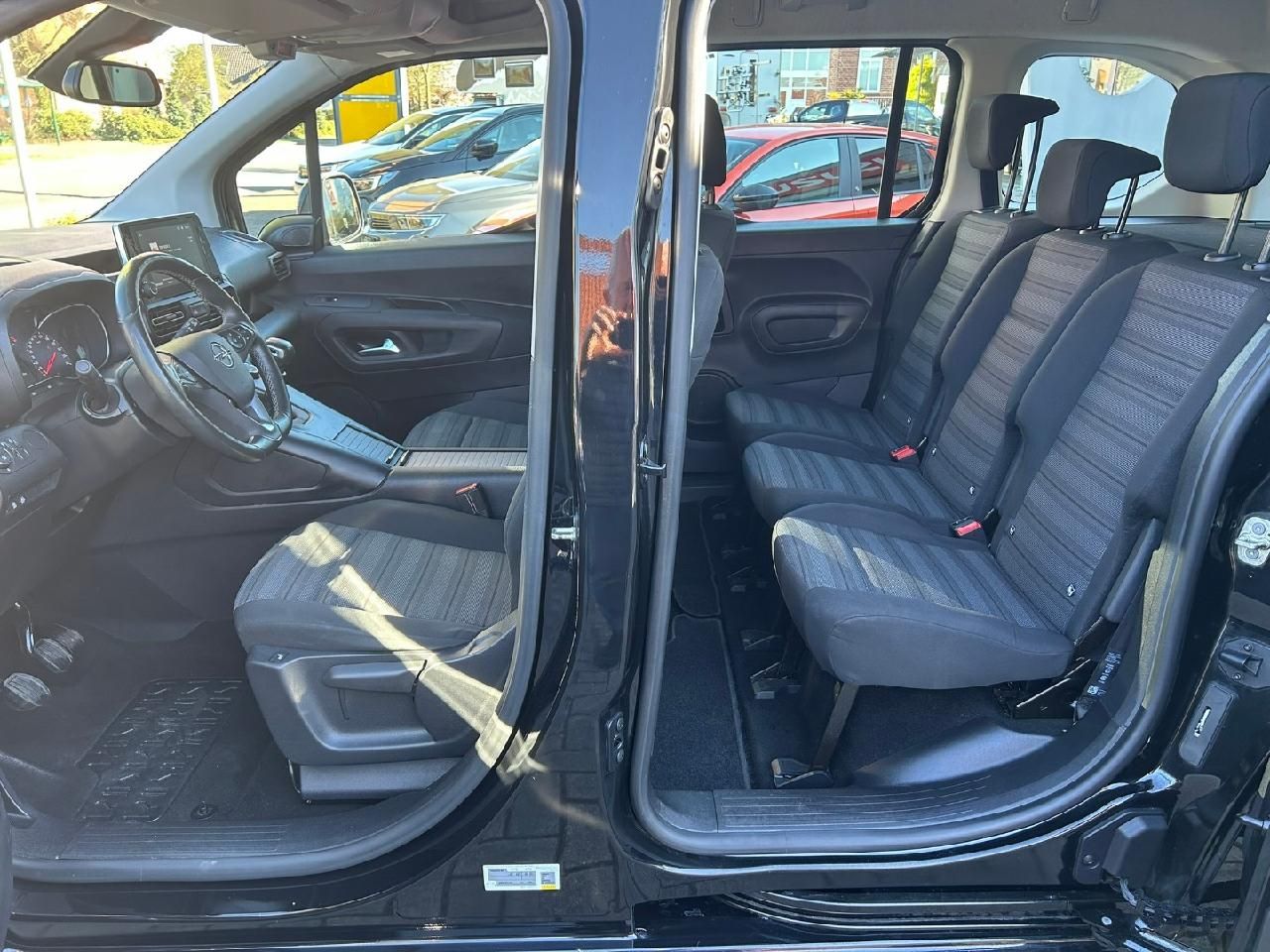 Fahrzeugabbildung Opel Combo Life E Edition