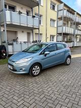 Ford Fiesta 1.4 Ghia  - Ford Fiesta Ghia mit Benzin-Antrieb