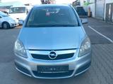 Opel Zafira B - Opel Zafira aus 2006 mit Diesel-Antrieb