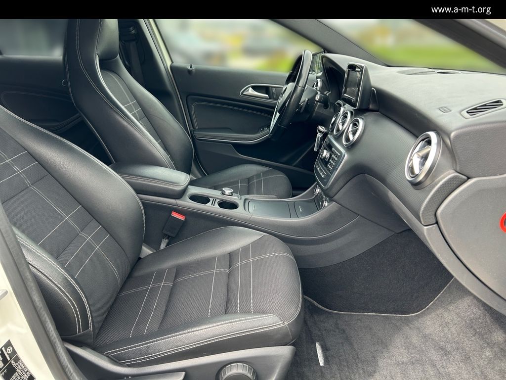 MERCEDES-BENZ A 220