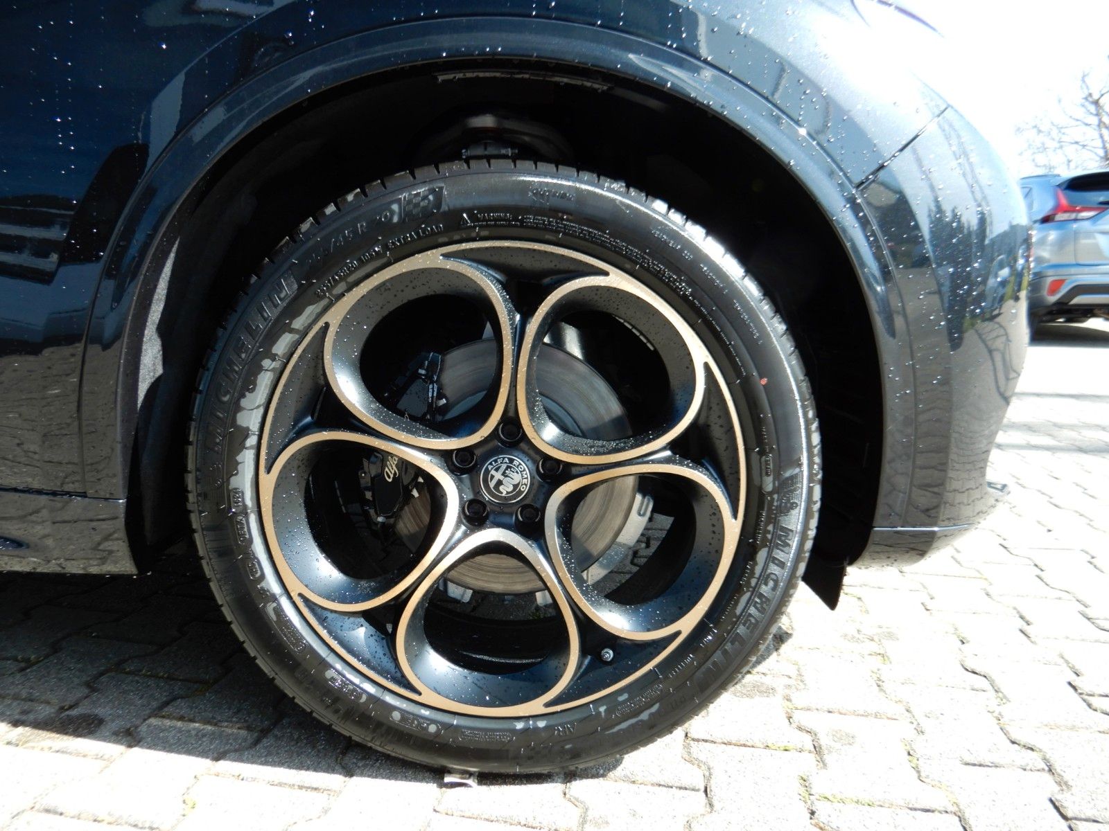 Fahrzeugabbildung Alfa Romeo Stelvio INTENSA MY24 2.0T Q4 AT8 206 KW Pano*LED