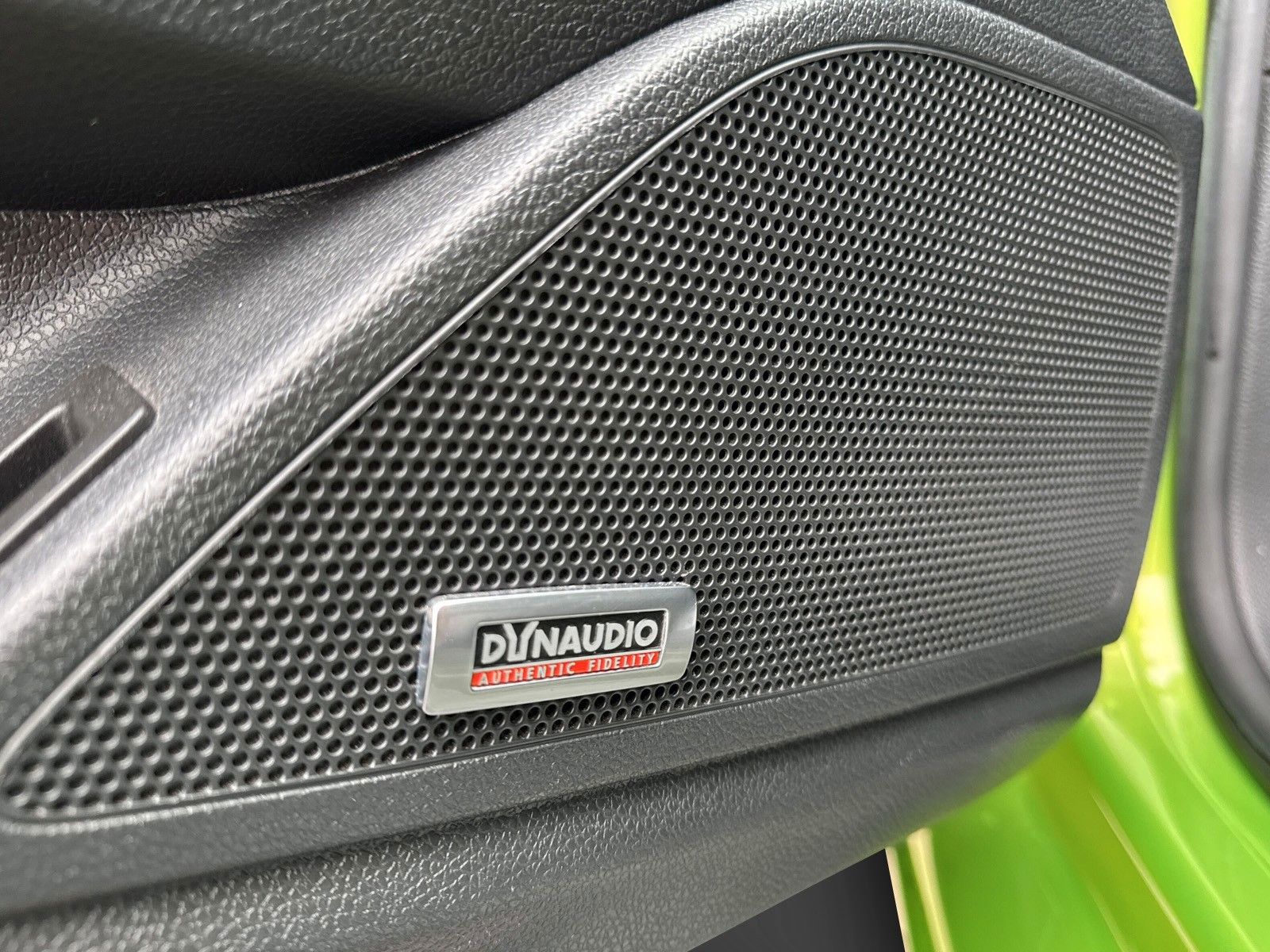 Fahrzeugabbildung Volkswagen Scirocco *Remus*Dynaudio*Alcantara*Sport*Bi-Xen