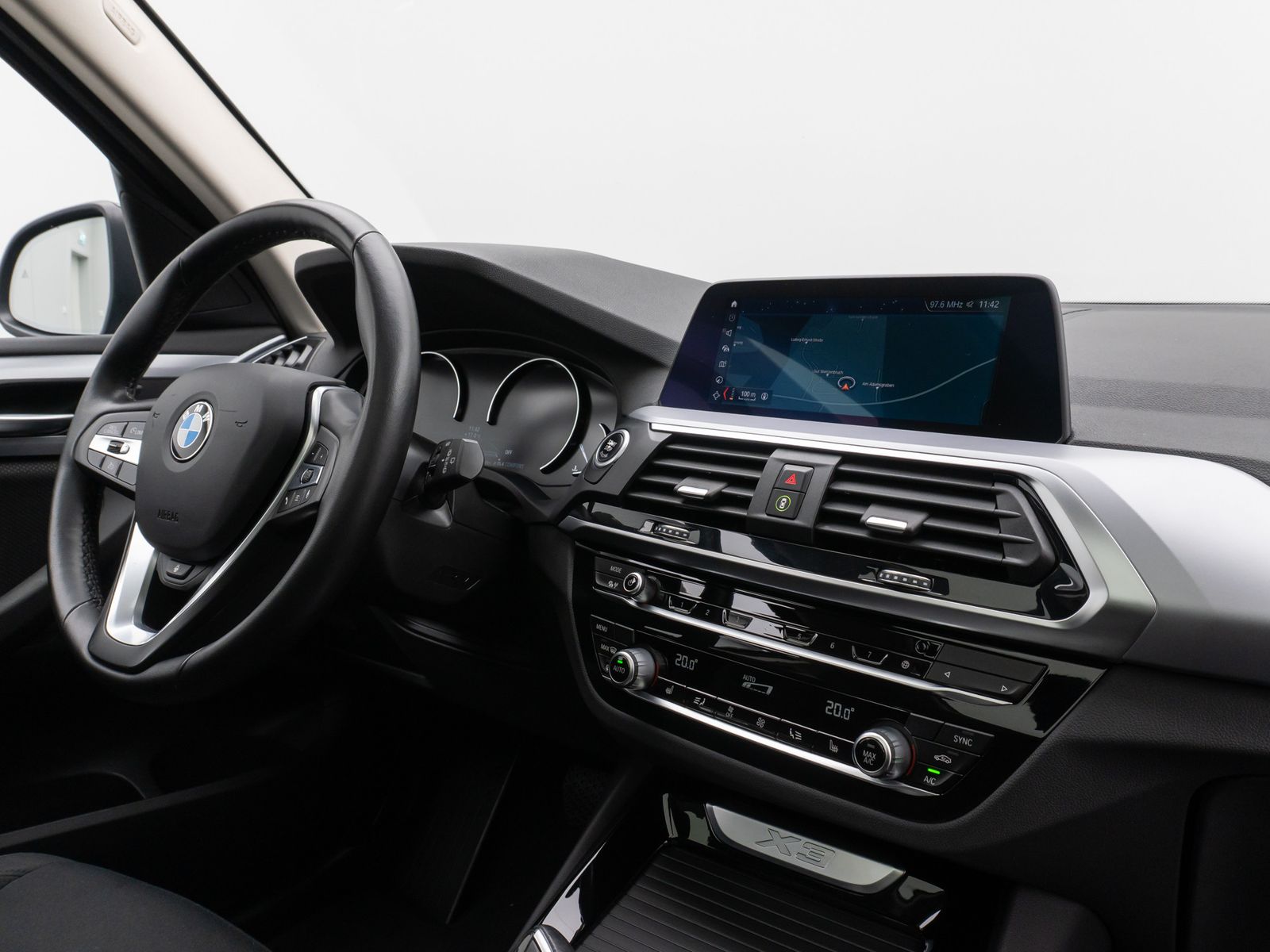 Fahrzeugabbildung BMW X3 xD20d Panorama Kamera DAB HiFi AHK Alarm 19"