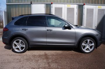 Porsche Cayenne - 5