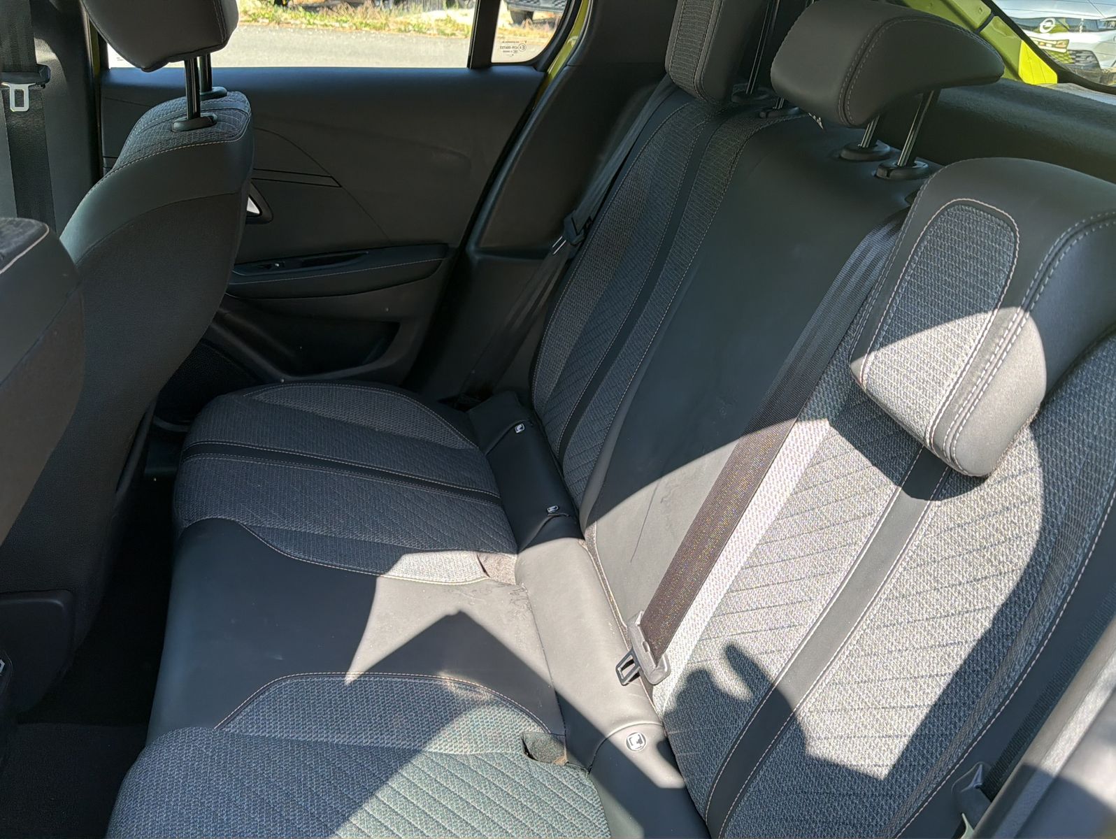 Fahrzeugabbildung Peugeot 208 Hybrid 110 Allure - Automatik