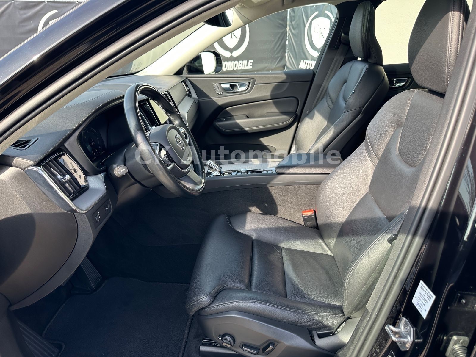 Fahrzeugabbildung Volvo XC60 B4 Inscription 2WD/Leder/Pano/LED/BLIS/360°