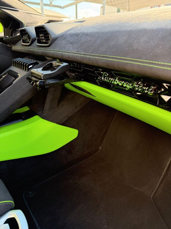 LAMBORGHINI Huracán 2024
