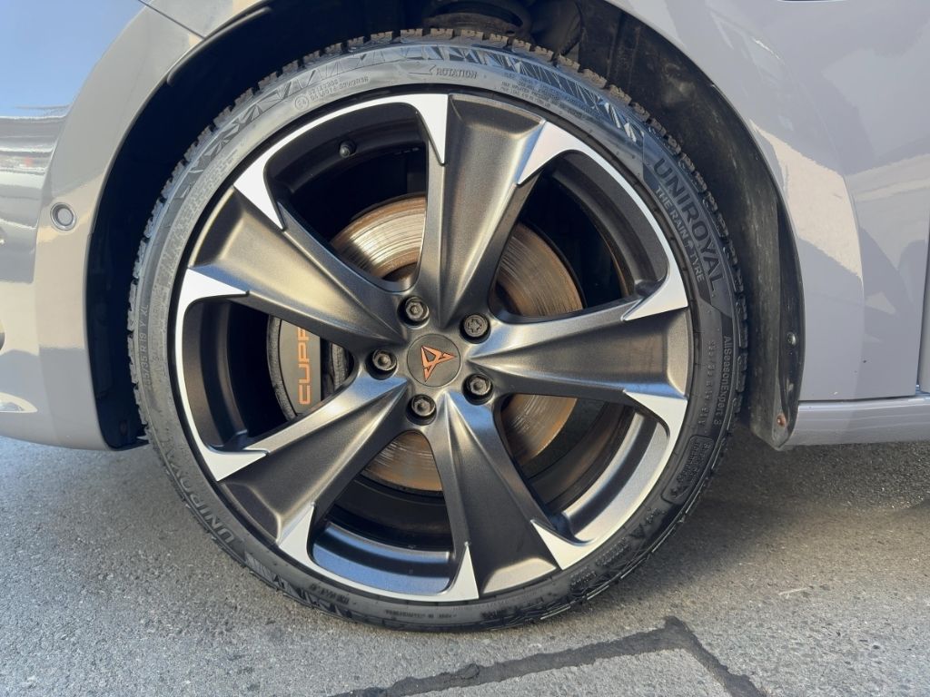 Fahrzeugabbildung CUPRA Leon VZ e-Hybrid, Allwetter, Panoramadach, Navi,