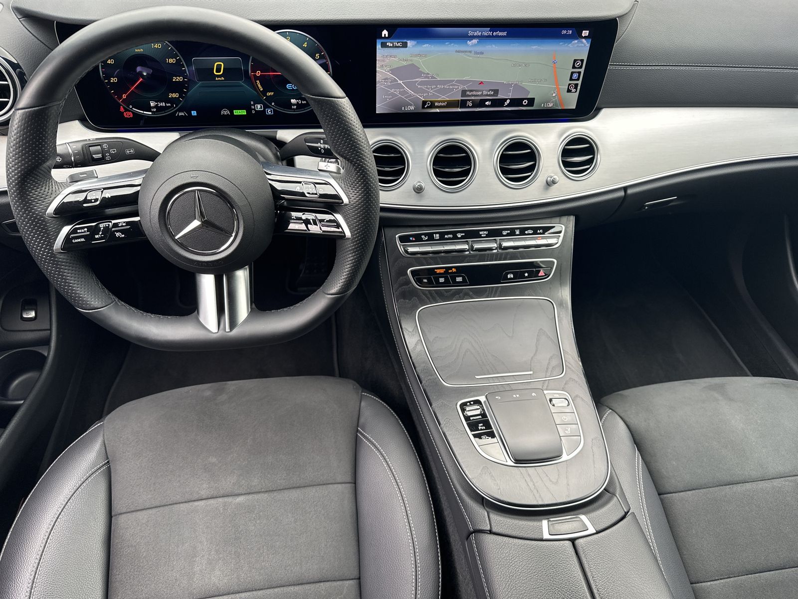 Fahrzeugabbildung Mercedes-Benz E 300de T 4Matic AMG-Line NAV+LED+360°+BURMESTER