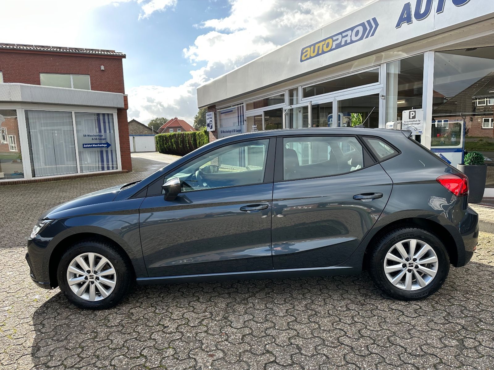 Fahrzeugabbildung SEAT Ibiza 1.0 TSI Reference GRA/LED/SHZG/Einparkh