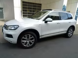 Volkswagen Touareg 4,2 V8 TDI 4Motion,AHK,ACC,Panorama,Kame - : Weiß, Leder