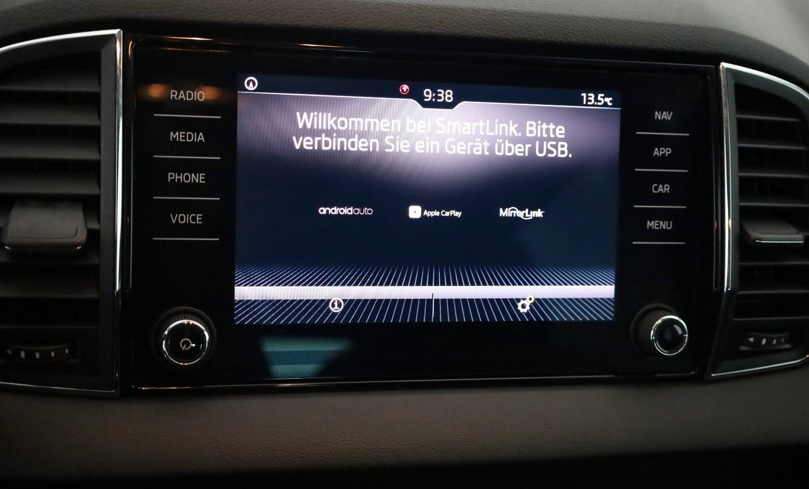 Fahrzeugabbildung SKODA Karoq Ambition Navi,LED,SH, PDC, CarPlay, 8xAlus